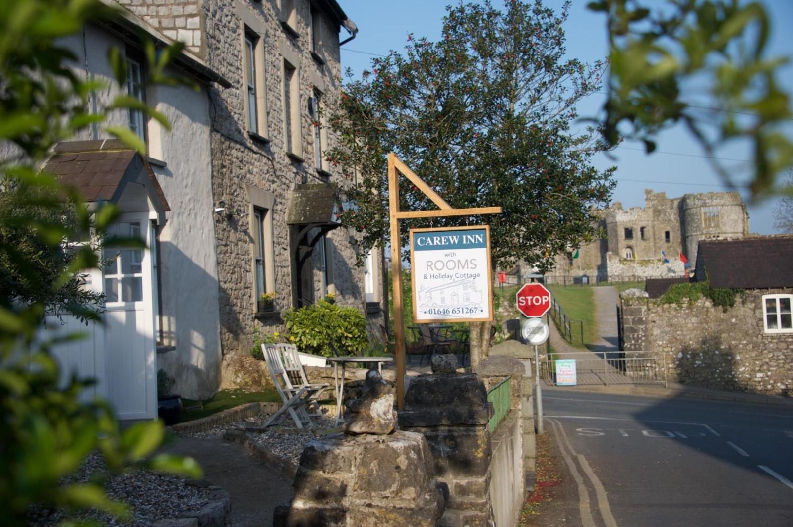 Carew Inn Exteriör bild
