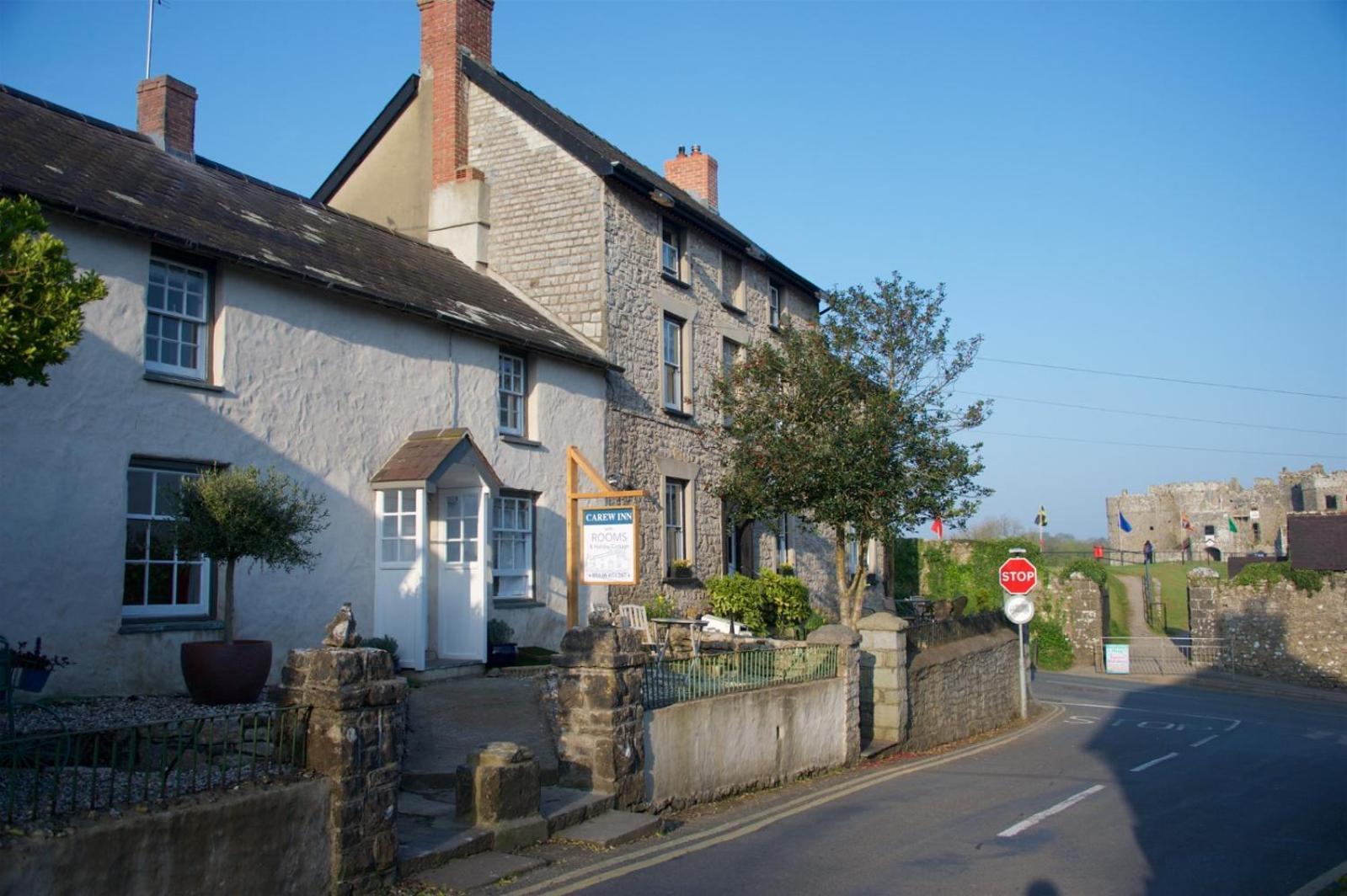 Carew Inn Exteriör bild
