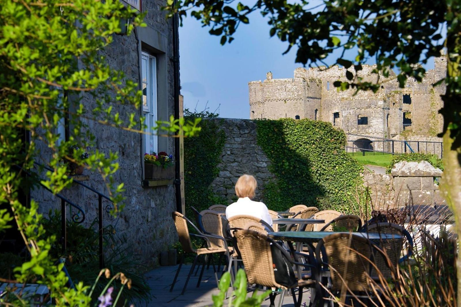 Carew Inn Rum bild